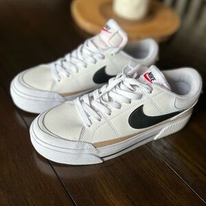Nike Court Legacy Lift Classic black and white NWOT Sz 8
